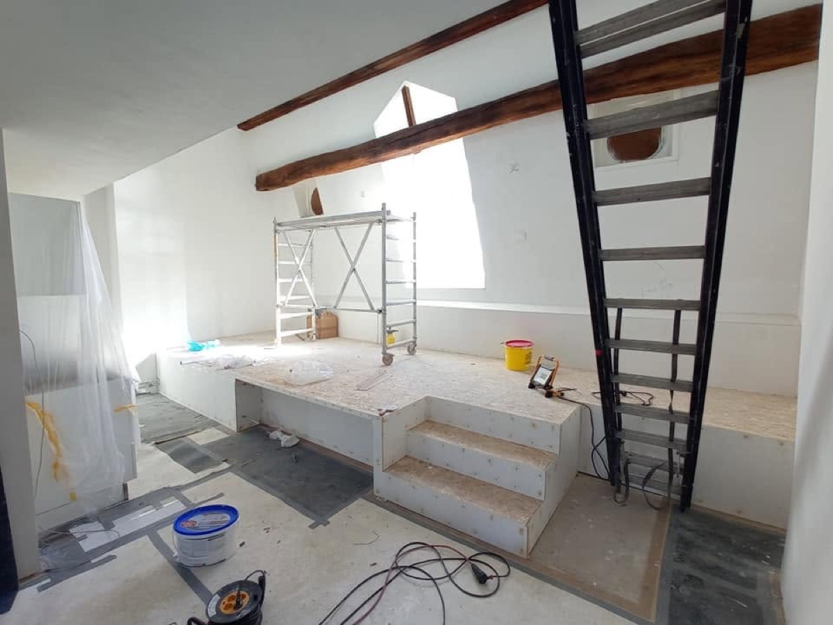 Nieuwe indeling met dakraam in aanbouw