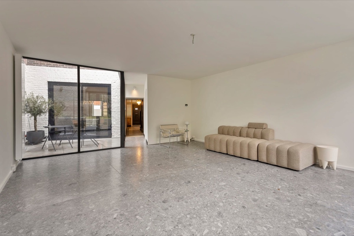 Opgeleverde woonruimte met terrazzovloer