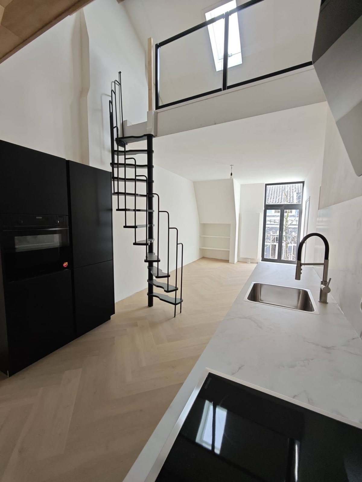 Complete woningrenovatie met vide en wenteltrap